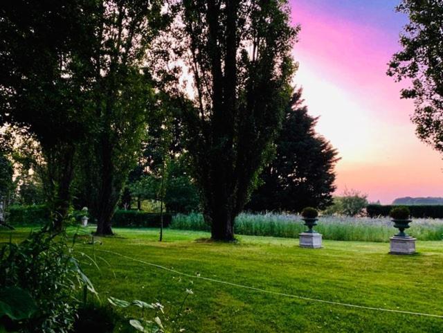 Le Manoir De Maucartier Bed & Breakfast Monnaie Dış mekan fotoğraf