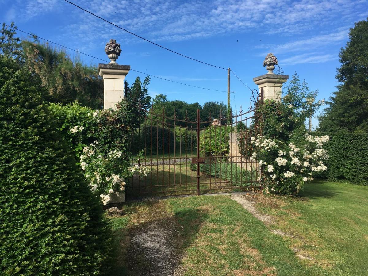 Le Manoir De Maucartier Bed & Breakfast Monnaie Dış mekan fotoğraf