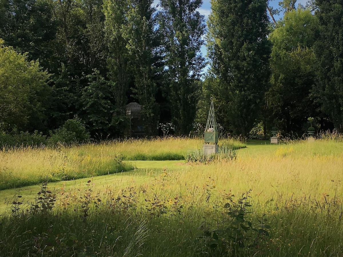 Le Manoir De Maucartier Bed & Breakfast Monnaie Dış mekan fotoğraf