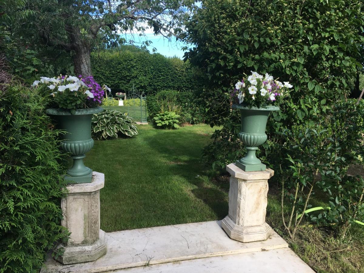 Le Manoir De Maucartier Bed & Breakfast Monnaie Dış mekan fotoğraf