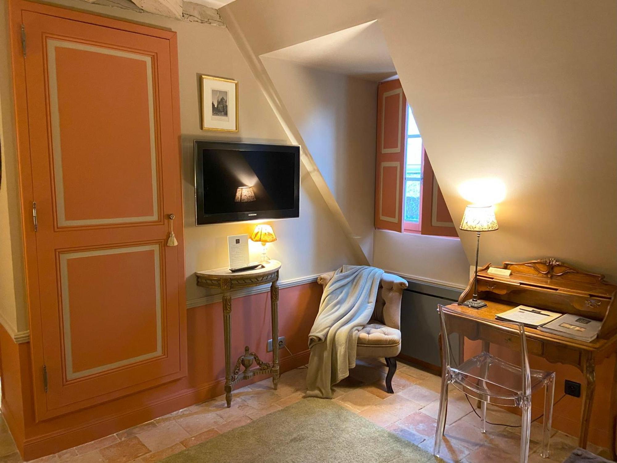 Le Manoir De Maucartier Bed & Breakfast Monnaie Dış mekan fotoğraf