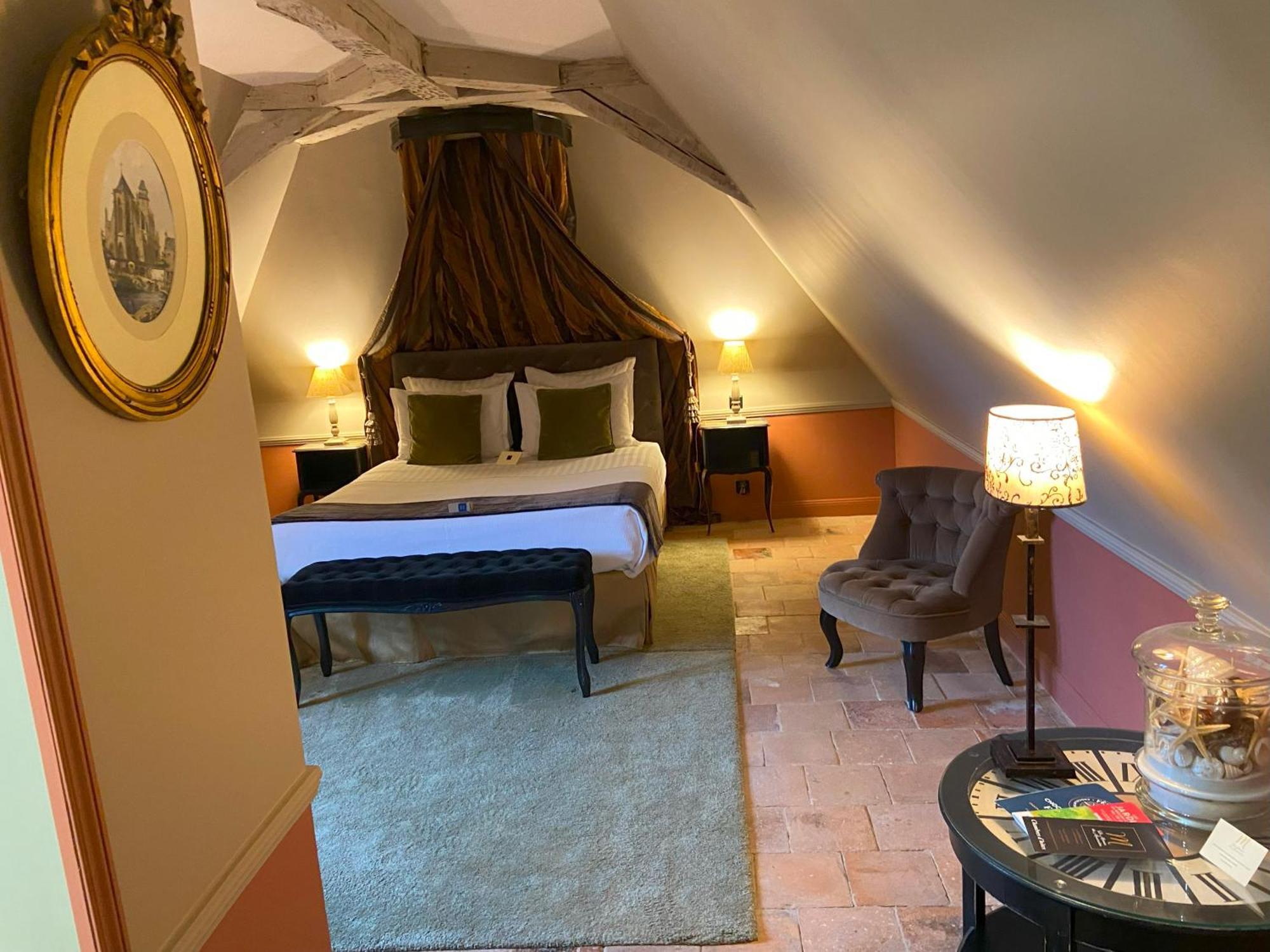 Le Manoir De Maucartier Bed & Breakfast Monnaie Dış mekan fotoğraf